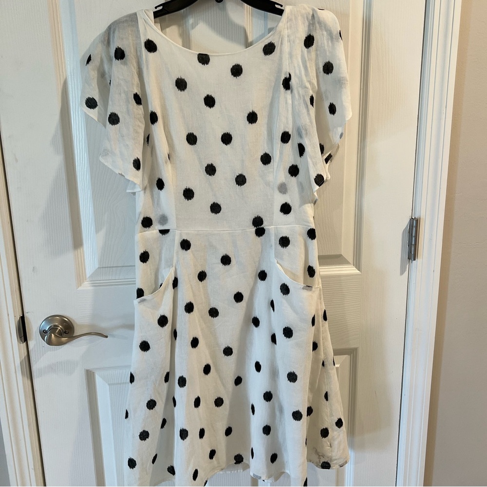 Super cute dress with pockets!!